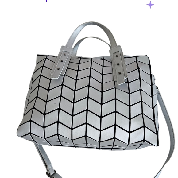 Emilio Pepe Italy Silver Geometric Women's Handbag - Picture 4 of 10